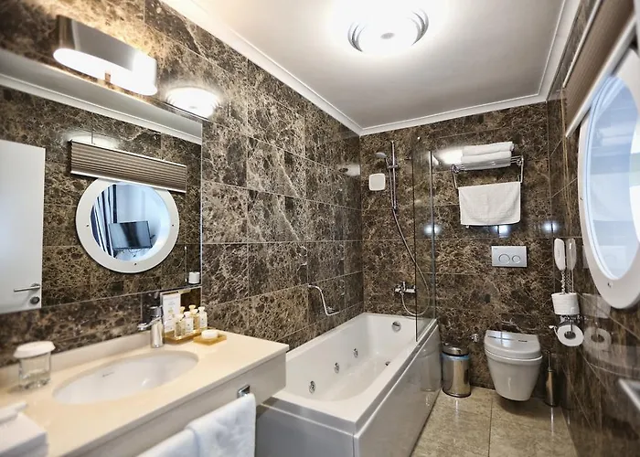 Uslu Hotel Royal Yachting 酒店 *